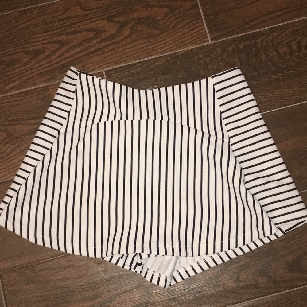 Black and white skirt from LF